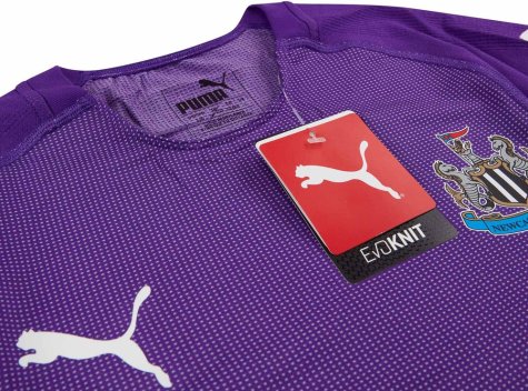 2018-19 Newcastle Player Issue Goalkeeper Shirt Purple