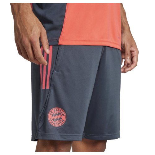2025-2026 Bayern Munich Training Shorts (Bold Onix)