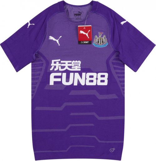 2018-19 Newcastle Player Issue Goalkeeper Shirt Purple